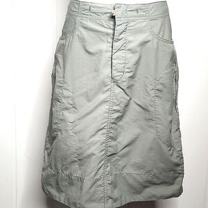 Mountain Hardwear woman's green Arroyo nylon lightweight corpcore cargo skirt.